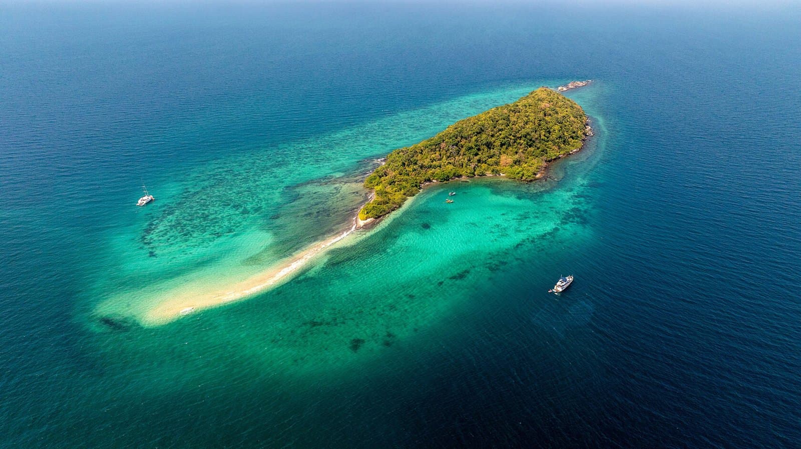 Aerial view of the Pattaya coast and islands