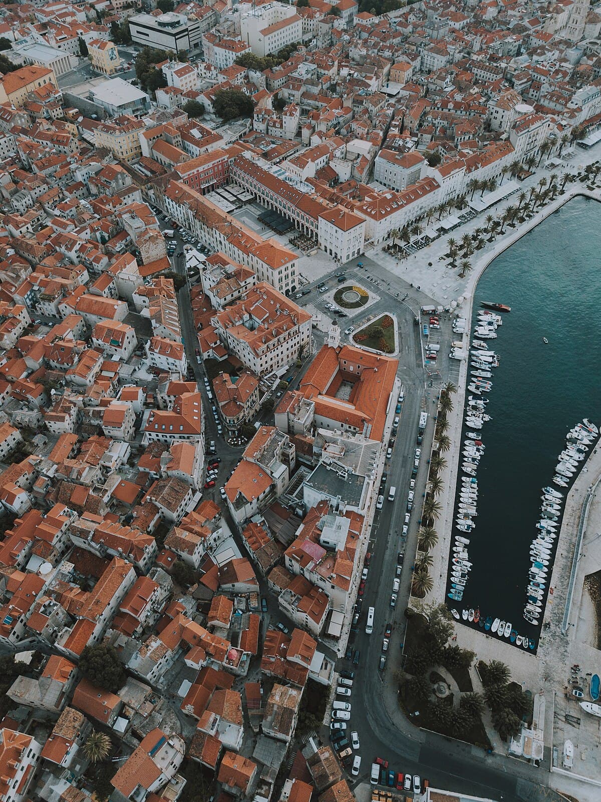 Split — stari grad i luka iz zraka