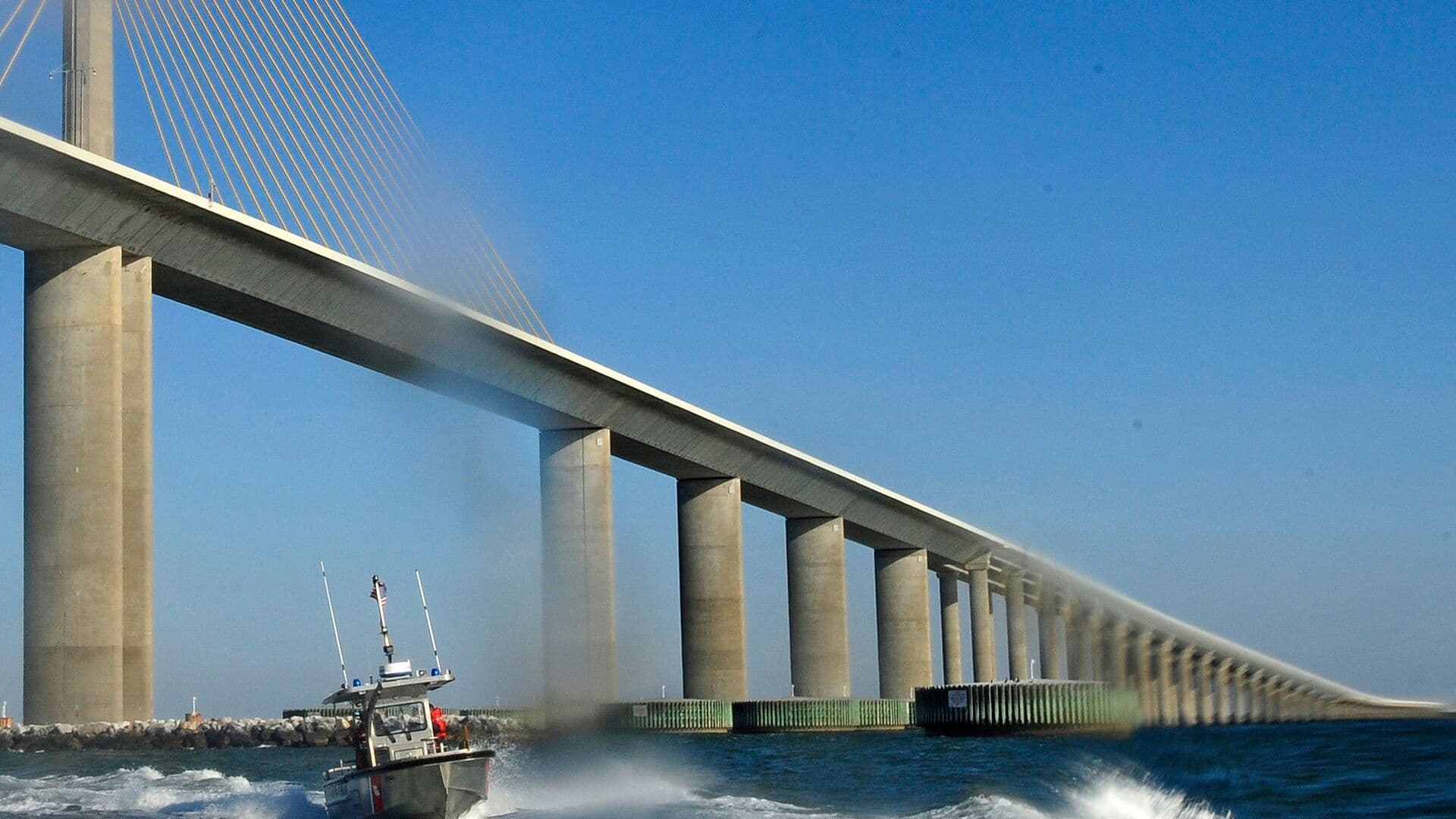Most Sunshine Skyway preko zaljeva Tampa kod St. Petersburga