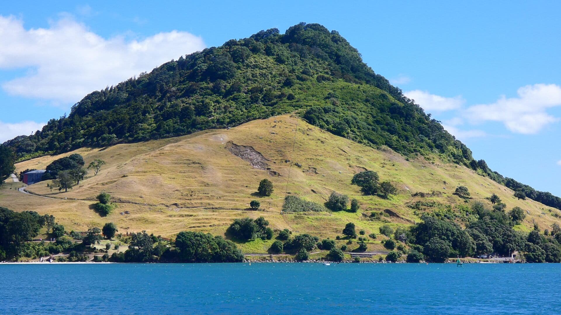 Mount Maunganui (Mauao) iznad luke Tauranga
