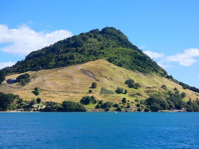 Mount Maunganui (Mauao) iznad luke Tauranga