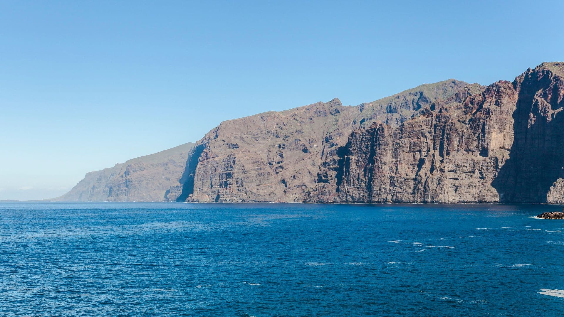 Litice Los Gigantes na zapadnoj obali Tenerifea iznad Atlantskog oceana