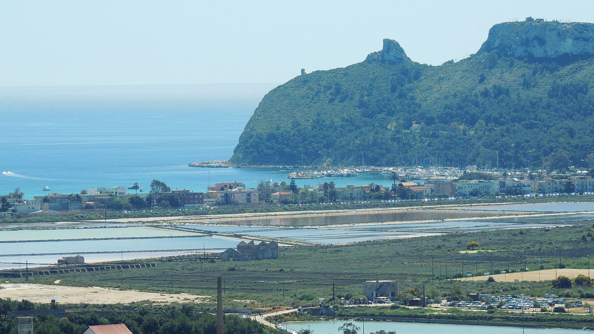Sella del Diavolo i Marina Piccola iznad plaže Poetto u Cagliariju